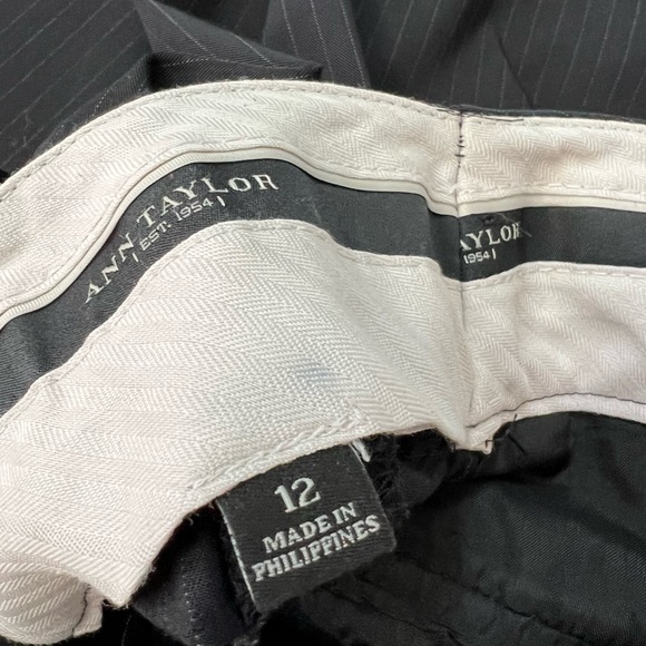 ANN TAYLOR Navy Blue Pinstriped Pants - Picture 2 of 2